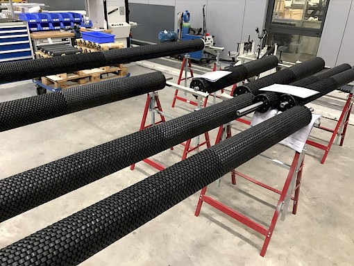 Cada rolo esticador transversal de acordo com os requisitos do cliente. 4 diâmetros (60-150 mm) e comprimentos até 7000 mm - individualmente adaptados e fabricados.